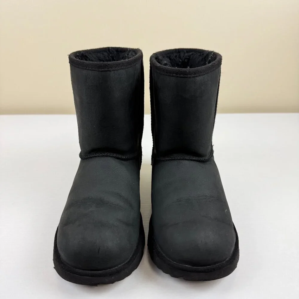 EUC UGG Classic Short II Waterproof Black Leather Boots S/N 1019646K